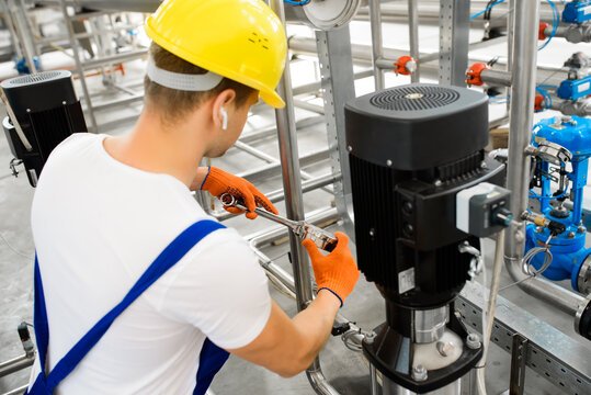 Técnico instalador de purificadora de agua